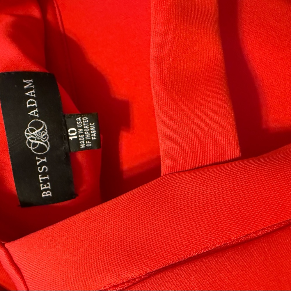 Elegant Sleeveless Red Midi Sheath Dress - Picture 3 of 5